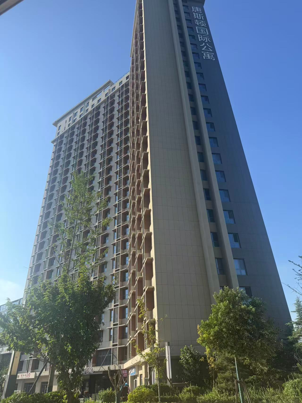 楼顶标识与立面